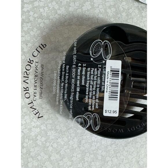 Bath and Body Works DOG WITH COLLAR Visor Clip and 3 Car Fragrance Refills - Picture 5 of 7